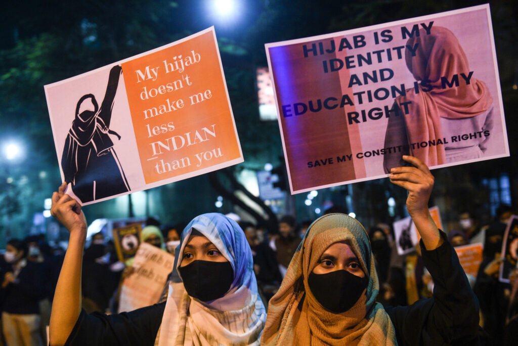 "क्या एक लोकतंत्र में हिजाब पहनने की मांग बहुत ज्यादा है?"